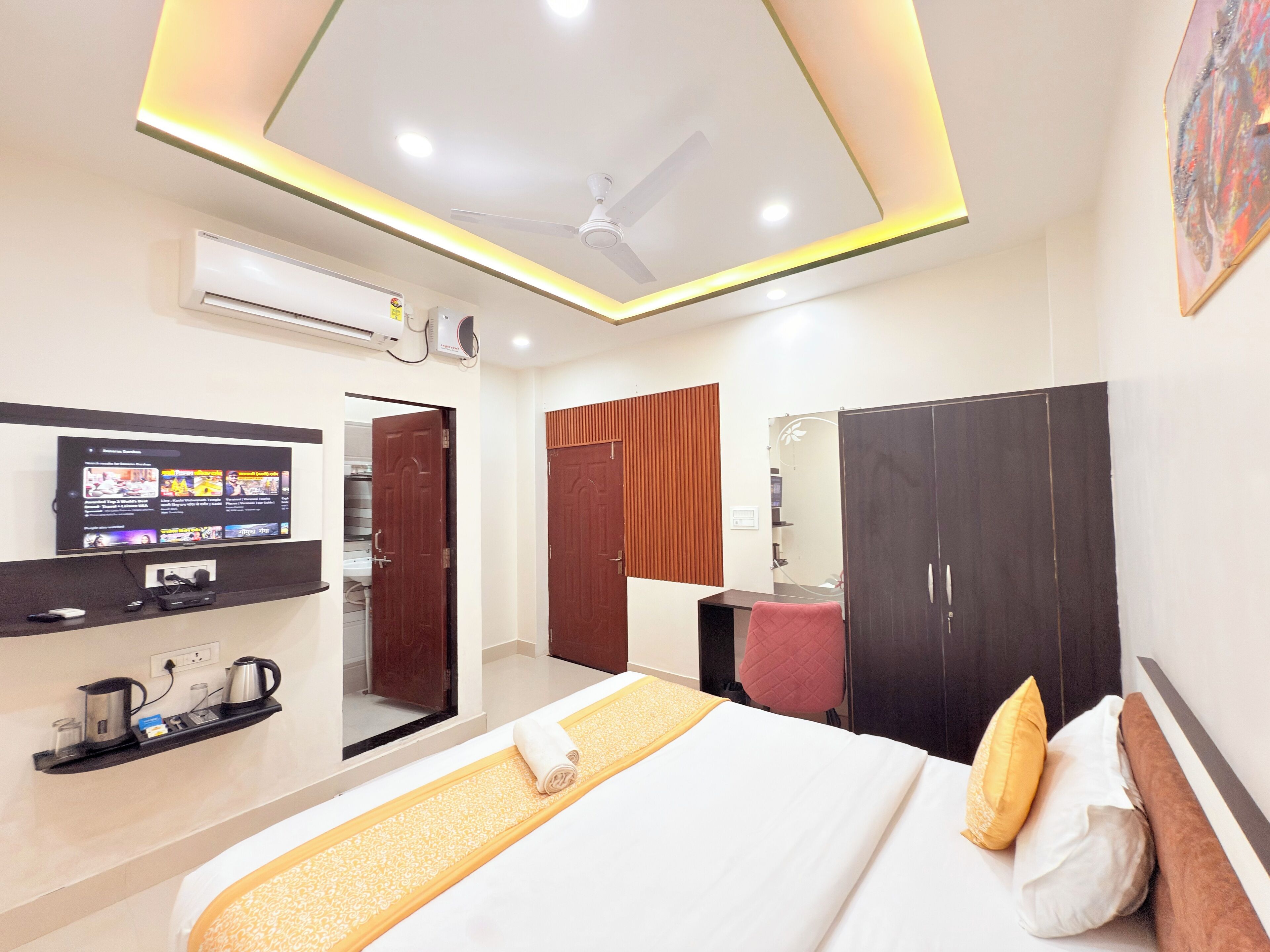 Deluxe Double Room | Laptop workspace, iron/ironing board, rollaway beds, free WiFi