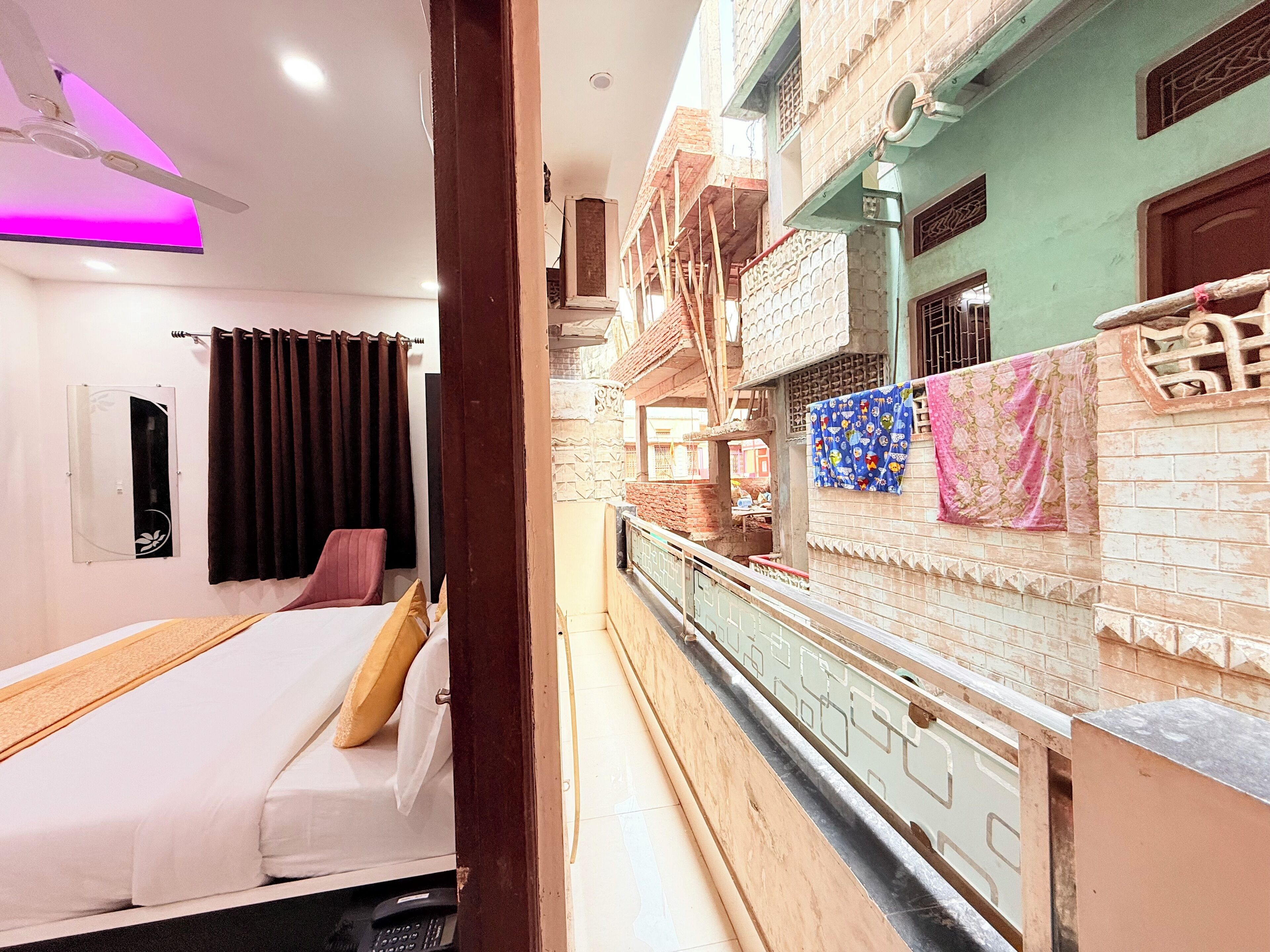 Dobbeltrom – executive, byutsikt | Skrivebord for bærbar PC og strykejern/-brett