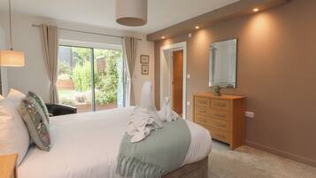 4 bedrooms, individually decorated, individually furnished, free WiFi