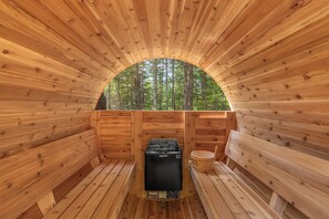 Sauna - Chalet Orange - Intimate forest, spa, sauna - Pets welcome! (Chertsey)