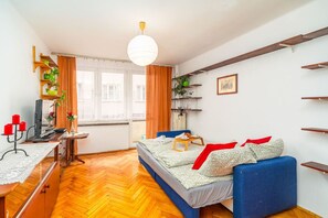 Tabla de planchar con plancha, wifi gratis y ropa de cama 