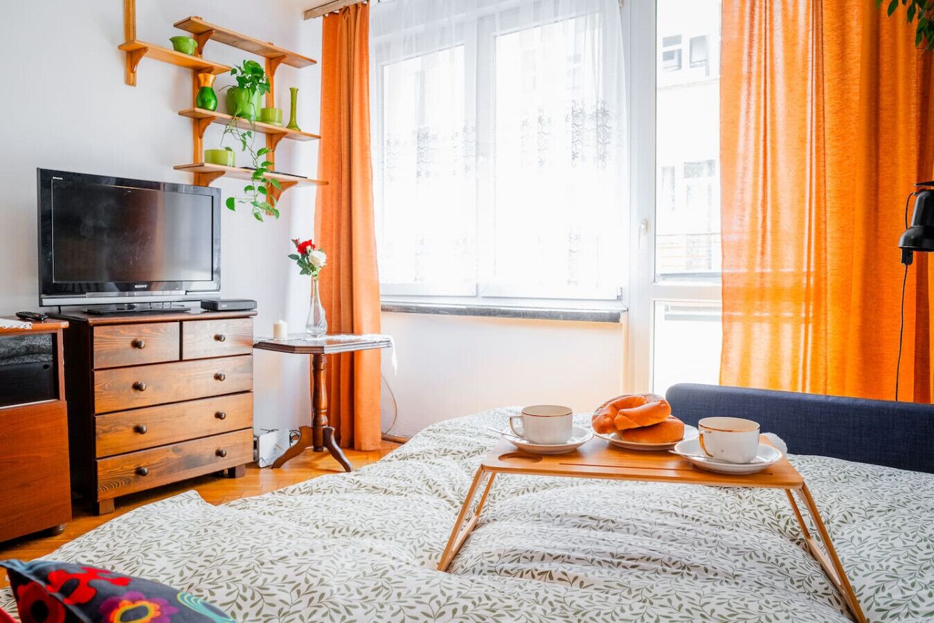 Iron/ironing board, free WiFi, bed sheets