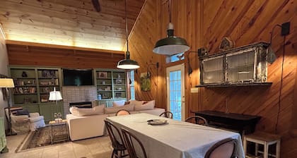 Family-friendly Pondside Hideway Near Moultrie & Thomasville