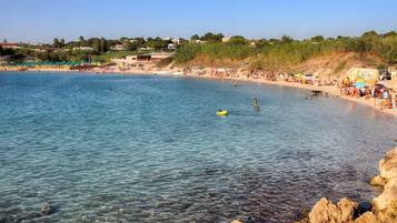 Una spiaggia nelle vicinanze