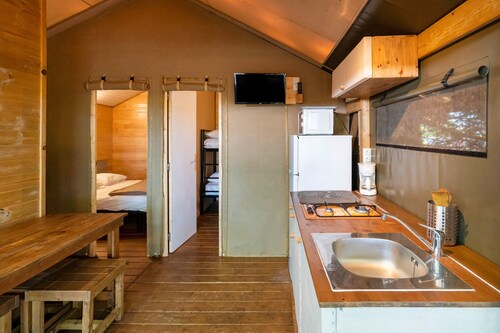 "Lodge 1" with Shared Pool, Private Terrace and Shared Garden