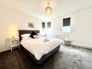 5 chambres, fer et planche à repasser, Wi-Fi, draps fournis