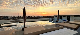 Sun-Drenched Escape w/ Sleek Saltwater Pool. Come soak up the sun!