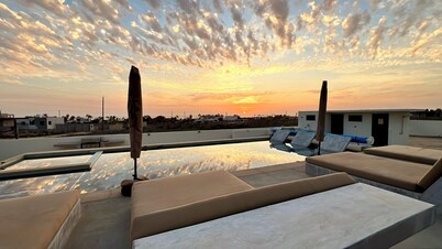 Sun-Drenched Escape w/ Sleek Saltwater Pool. Come soak up the sun!