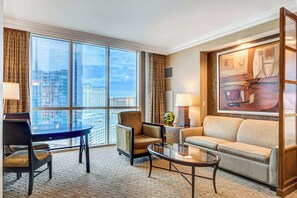 TV - Strip View Studio | No Resort Fees | Signature MGM (Las Vegas)