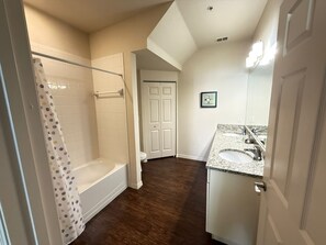 Shower, hair dryer, towels - Cozy Townhouse -3Bed-2Bath-Lucaya Village Resort 5354 - 11-106 (Kissimmee)
