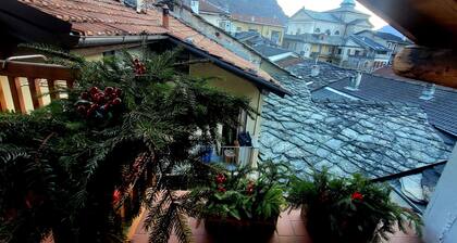 Appartement 'La Mansarde du Voyageur' avec vue montagne, terrasses privées et Wi-Fi