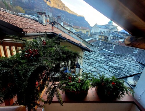 Appartement 'La Mansarde du Voyageur' avec vue montagne, terrasses privées et Wi-Fi