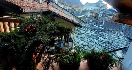 Appartement 'La Mansarde du Voyageur' avec vue montagne, terrasses privées et Wi-Fi