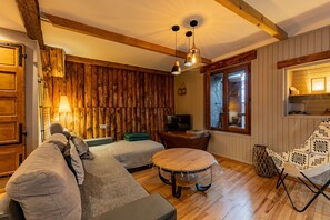 TV - Holiday Home 'Maison De Village' with Private Terrace (Orgeix)