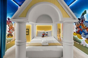 5 bedrooms, iron/ironing board, WiFi, bed sheets