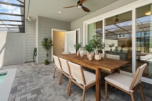 屋外ダイニングエリア