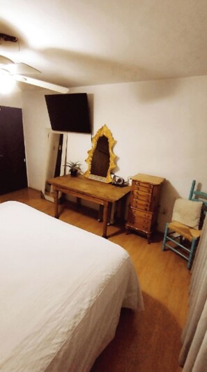 3 habitaciones, tabla de planchar con plancha, wifi y ropa de cama