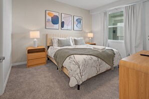 3 bedrooms, iron/ironing board, WiFi, bed sheets - NEW 3BD Themed Room | Near Disney | Amazing Resort (Kissimmee)