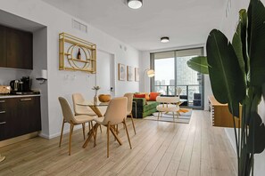 Interior - Downtown Miami 2BR Skyline Bay View Balcony Corner Suite LuxePad (Miami)