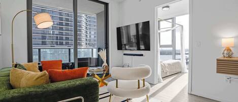 Smart-TV, peis, videospill og stereoanlegg