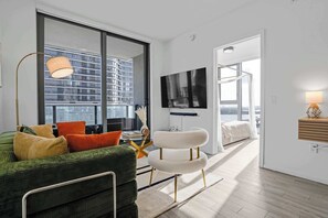 Smart TV, fireplace, video games, stereo - Downtown Miami 2BR Skyline Bay View Balcony Corner Suite LuxePad (Miami)