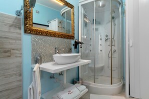 Dusche, Haartrockner, Handtücher