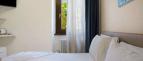 WiFi, bed sheets
