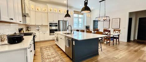 Microondas, horno, parrilla de estufa y lavavajillas