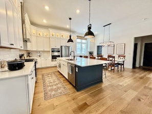 Micro-ondas, fogão, cooktop, lava-louças
