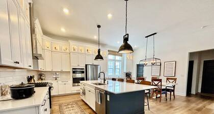 LIV Golf: 5 Bedroom 4.5 bath Chatham Hills home 5 minute walk to clubhouse