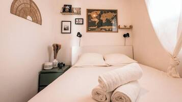 1 slaapkamer, een strijkplank/strijkijzer, wifi, beddengoed