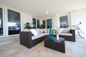 Interior - Bed and Breakfast Loggia degli Artisti 'Deluxe Room Two' with Shared Pool and Air Conditioning (Palazzolo Dello Stella)