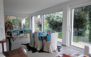 Dining - Bed and Breakfast Loggia degli Artisti 'Spacious Room' with Pool, Wi-Fi and Air Conditioning (Palazzolo Dello Stella)