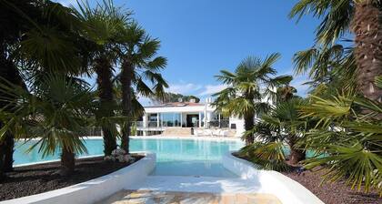 Bed and Breakfast Loggia degli Artisti 'Spacious Room' mit Pool, WLAN und Klimaanlage