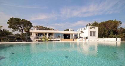 Bed and Breakfast Loggia degli Artisti 'Superior Room' with Shared Pool and Air Conditioning