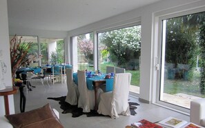 Dining - Bed and Breakfast 'Suite King' with Shared Pool, Wi-Fi and Air Conditioning (Palazzolo Dello Stella)