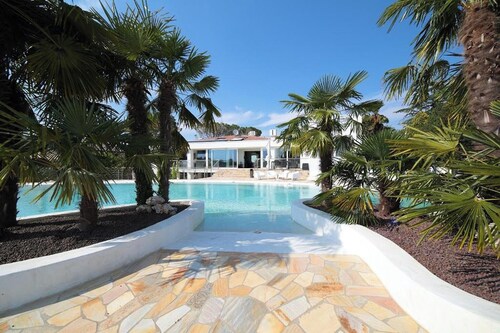 Bed and Breakfast 'Suite Exclusive' with shared pool, Wi-Fi and air conditioning