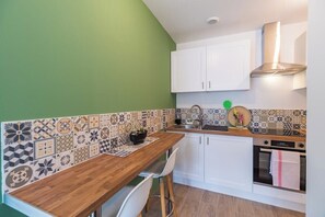 Réfrigérateur, micro-ondes, four, cafetière/bouilloire