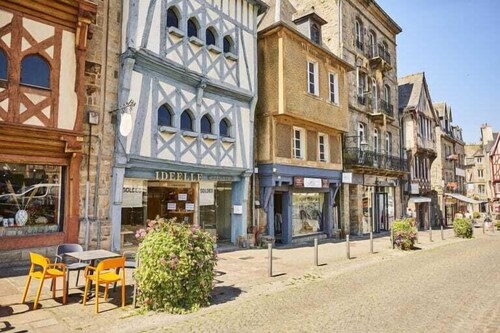 Apartment with veranda and 3 bedrooms in Guingamp