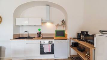 Réfrigérateur, micro-ondes, four, lave-vaisselle