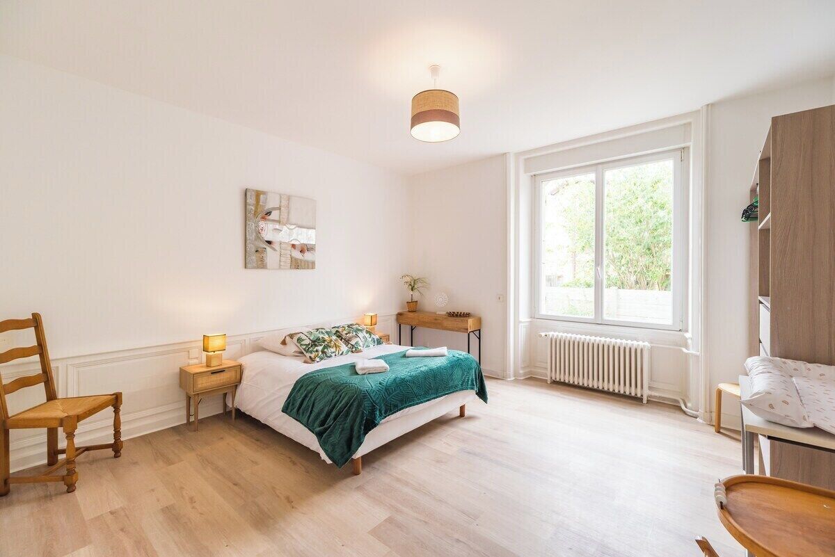 3 bedrooms, internet, bed sheets