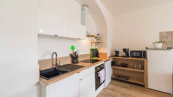 Réfrigérateur, micro-ondes, four, lave-vaisselle