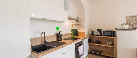 Réfrigérateur, micro-ondes, four, lave-vaisselle