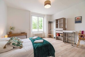 3 bedrooms, WiFi, bed sheets