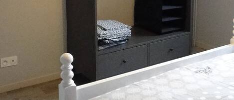 3 chambres, fer et planche Ă repasser, Wi-Fi gratuit, draps fournis