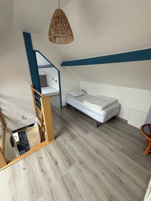 6 Schlafzimmer, Bügeleisen/Bügelbrett, WLAN
