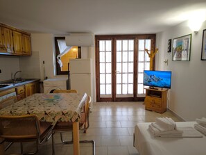 1 bedroom, travel crib, free WiFi, bed sheets