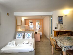 1 chambre, lit parapluie, Wi-Fi gratuit, draps fournis