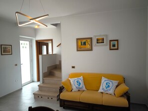 Televisión y chimenea 