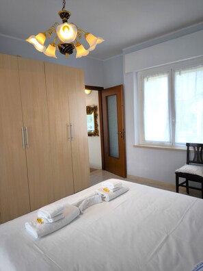2 habitaciones, cuna de viaje, wifi gratis y ropa de cama 